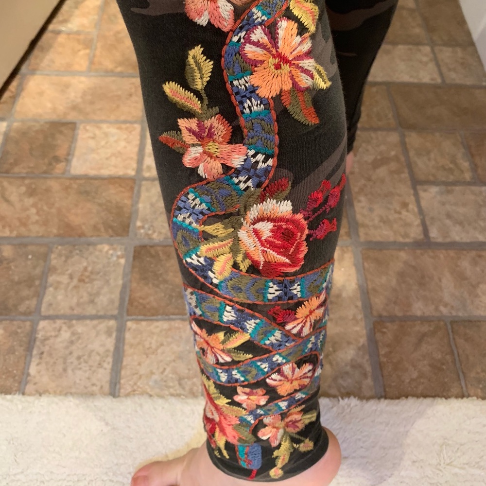 Johnny was Camo embroider leggings